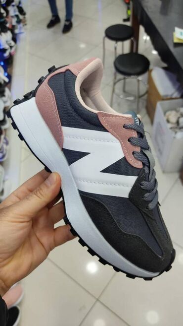Patike: New Balance 327 patike

Novo
Brojevi 36 do 44

fb Moja Kupovina 1 — 7