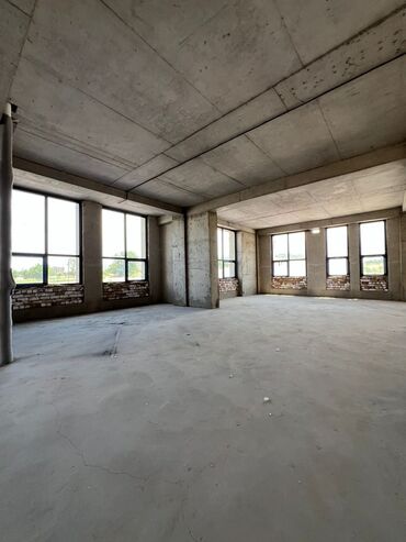 пустое помещение: Продаю Офис 140 м², Без ремонта, 1 этаж