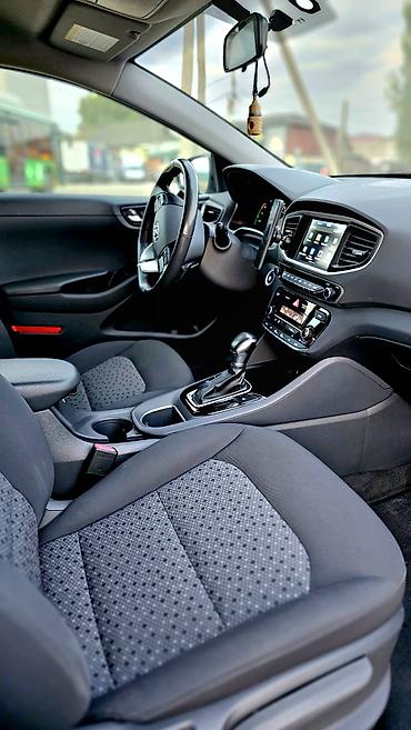 Toyota: Toyota Prius: 2018 г., 1.6 л, Вариатор, Гибрид, Хэтчбэк — 18