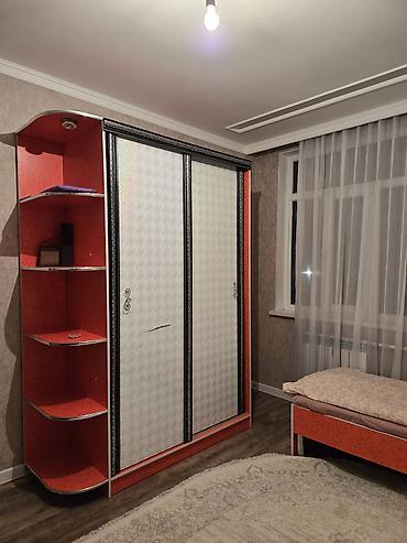 Шкафы-купе: Представляем современный шкаф для одежды с распашными дверцами и двумя — 8