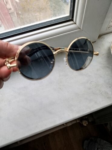 Eynəklər: Xaricdən gəlib.Komplekt 4 ədəd,dənə satılmır,təp təzədir.Sonu 60 azn — 6