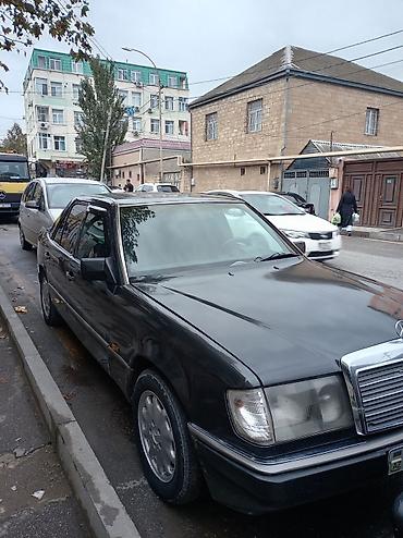 hyundai 2002 accent: Mercedes-Benz E 200: 2 l | 1990 il Sedan — 1