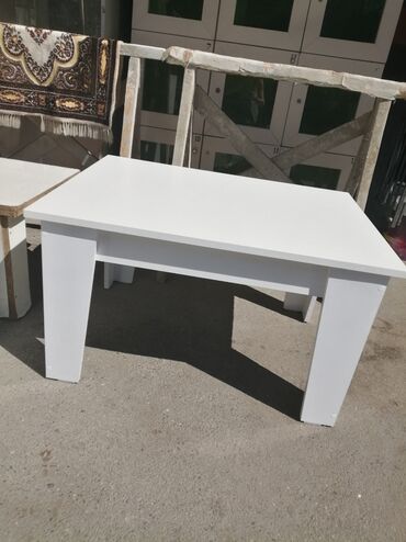mebel masa: Qonaq masası, Yeni, İtaliya
