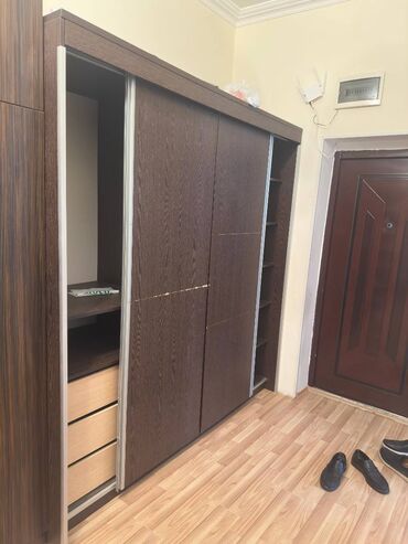 8 noyabr zəfər günü şəkilləri: Yaxşı vəziyətdədir. 8 Noyabr metrosunun yanında yerləşir