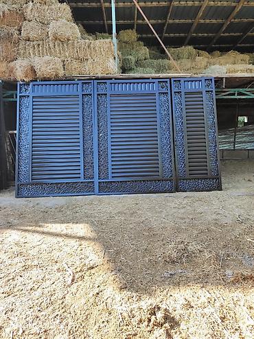 Распашные ворота: Металлические ворота с декоративными элементами и секциями — 19