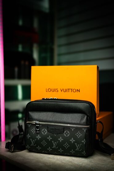 клетчатая сумка: Louis Vuitton новый,в наличии ProShop.Kg представляет вашему
