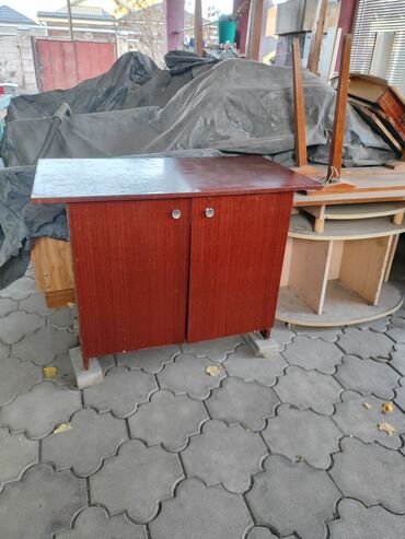 Шифоньеры: Шифоньер с антресолью большой 3 створчатый, разная мебель б/у. Район — 6