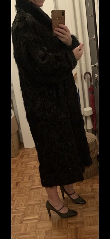 Krzneni kaputi: L, Sa postavom, bоја - Crna — 3