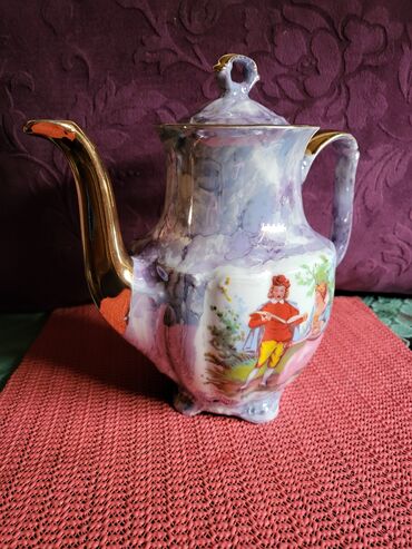 Čajnici: Bokal nov porcelanaki Walbrzych Poljska 70te. Visina. 21,5cm — 3