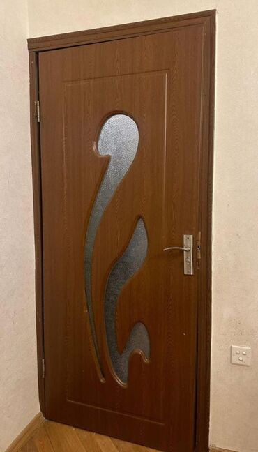 Plastik qapılar: 5 eded qapi biri 70azn. Olcu 200×83. Sokuludur. Unvan 8mkr Nigaz