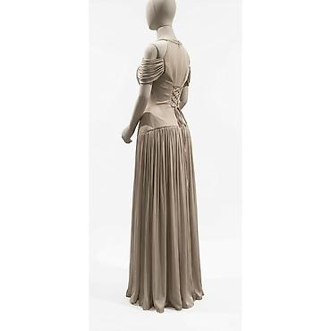 donları: 240 manata alinib 125e satilir 34 bedendir Bir defe geyinilib Zərif — 2