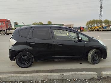 Honda: Honda Fit: 2013 г., Вариатор, Гибрид, Хэтчбэк — 2