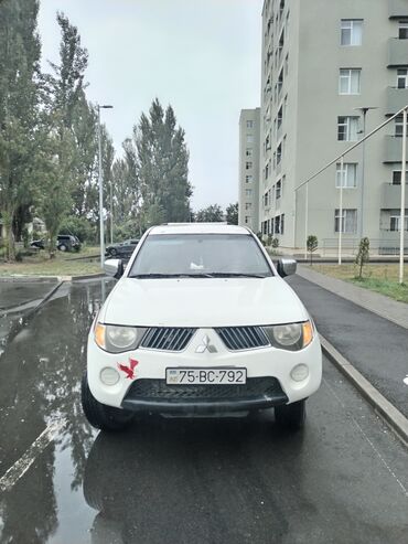 Mitsubishi: Mitsubishi pikap – ikiqat kabinəli, arxa açıq yük bölməsi və — 10