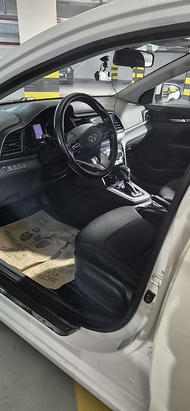 Hyundai: Hyundai Elantra: 1.6 l | 2019 il Sedan — 5