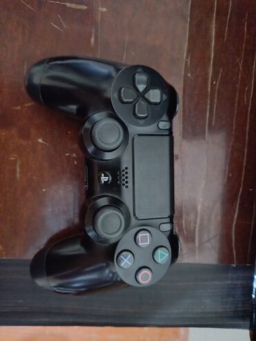ЗАЗ: Məhsul: PlayStation 4 DualShock 4 gamepad + Dobe şarj stansiyası