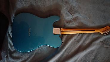 бас гитара: Электрогитара Fender Telecaster (лик с логотипом Fender), в комплекте — 6