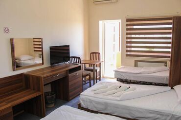 Otel və hostellər: Obyekt icarəyə verilir. Obyektin ümumi ərazisi 1.5 hektardi. 3 — 4