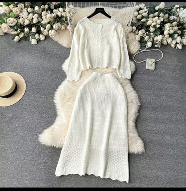 свадебное платье для беременных напрокат: Комплект женской одежды + 3 топа/кофты 1) Вязаный костюм молочного