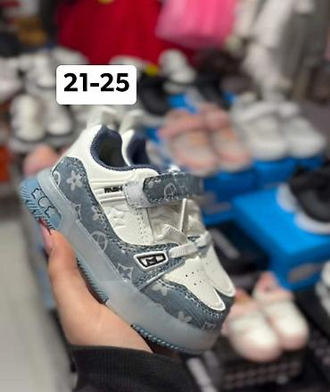 Patike: 02. Dečije patike – veličine: - 20–25 (model 1–3) - 21–25 (model 4) — 7