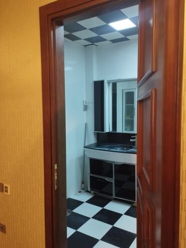 Uzunmüddətli kirayə mənzillər: 1 nəfər qız otaq yoldaşı axtarılır.Yaş aralığı 17-25 Hər otağda 2 — 4