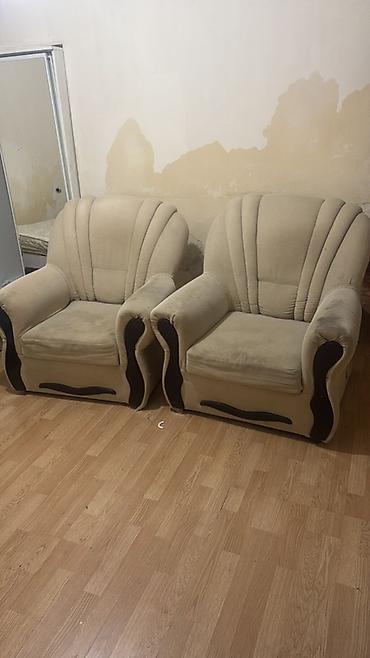 divan kireslo: İki nəfərlik dəst – yumşaq kreslolar - Rəng: bej parça üzlük, tünd — 1
