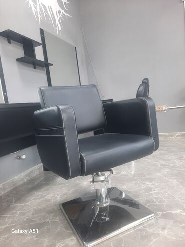 gözəllik salon kreslosu: Tezedi işlenmiyib unvan Gence