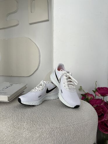 продаю женские кроссовки: Кроссовки, 36, 37.5, 38, Nike, Новый, цвет - Белый, Самовывоз, Бесплатная доставка, Платная доставка