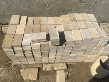 Kafel və metlax: Ölçüləri 10x17 sm. Aqlaydan düzəlib Döşəmə və divarlar üçün uyğun