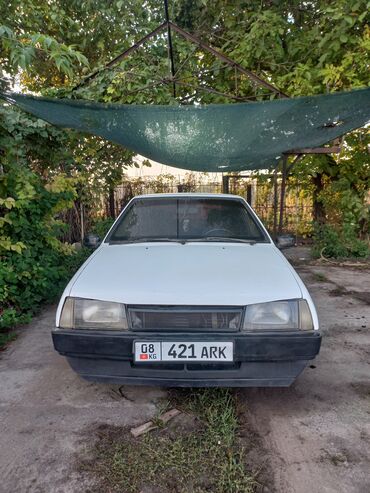 панель приборов ауди: Легковой автомобиль седан, белый цвет, 4 двери. Номерные знаки KG (08