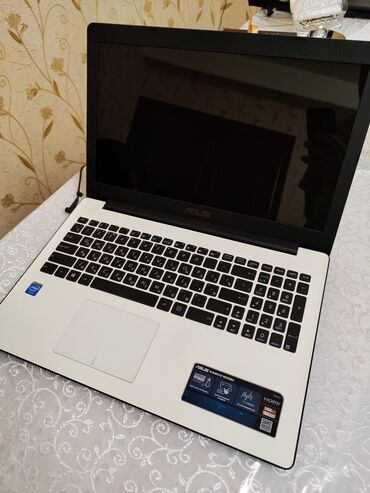 optik modemler: ASUS noutbuk - Ekran: 15.6" - Prosessor: Intel (Intel Inside sticker)