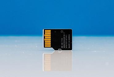 foto video: Samsung EVO Select microSDXC 1TB + SD adapter - Yaddaş tutumu: 1 TB - — 4