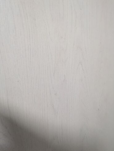 шкафчик с полочками: Двухдверный шкаф-пенал светлого оттенка «под выбеленный дуб». -