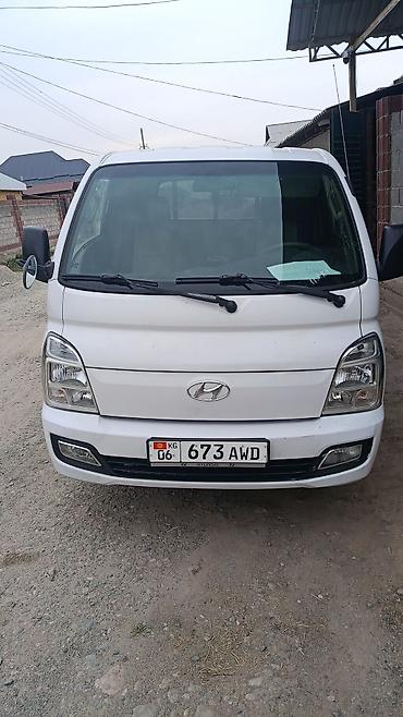 daf 75: Hyundai Porter (бортовой малотоннажный грузовик), белый цвет. - — 1