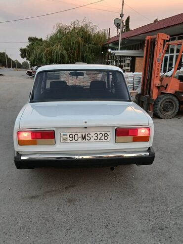 ваза стеклянная прозрачная высокая без узора: VAZ (LADA) 2107: 1.7 l | 2011 il