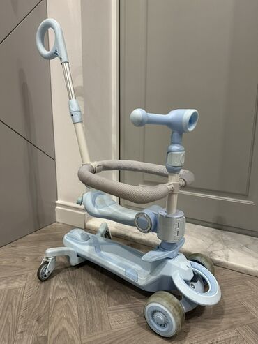 Digər idman və istirahət malları: Uşaqlar üçün bu çoxfunksiyalı skuter yüngül mavi rəngdədir və müxtəlif