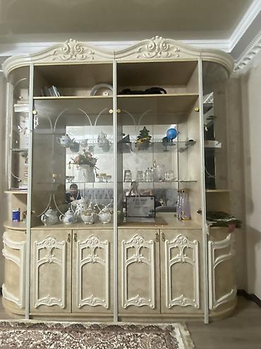 silver kitchen: Продается сервант, с дефектом одной дверцы. Оплата договорная — 3