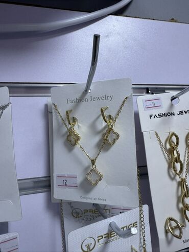 Bijuteriya dəstləri: Qadın bəzək aksesuarları – geniş seçim Məhsullar: - Qızılı tonlarda — 127