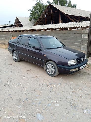 бампер на виш: Volkswagen Vento: 1993 г., 1.8 л, Механика, Бензин, Седан — 4
