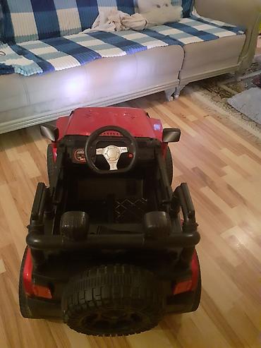 kiçik maşınlar: Uşaq üçün elektrikli off-road maşın - Rəng: qırmızı/qara, Jeep — 2