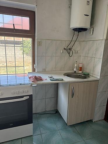 Долгосрочная аренда комнат: Сдаётся дом без хозяина. Планировка и оснащение: - Комната с выходом — 6