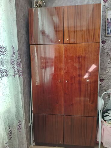 qaplar ev: Açılan, 6 qapı Düz dolab, Şifonyer
