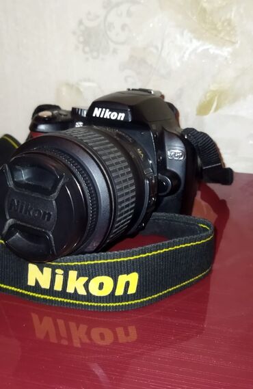 nikon d5200: Nikon D60. Yaxşi vəziyyətdədir. Komplektdə çanta və adapter daxildir