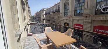 Uzunmüddətli kirayə mənzillər: Bayılda yerləşən ümumi sahəsi 80 kv,m olan,2 otaqlı yaxşı təmirli — 25