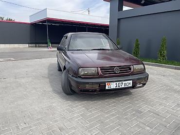 Volkswagen Vento: 1994 г., 1.8 л, Механика, Бензин, Седан