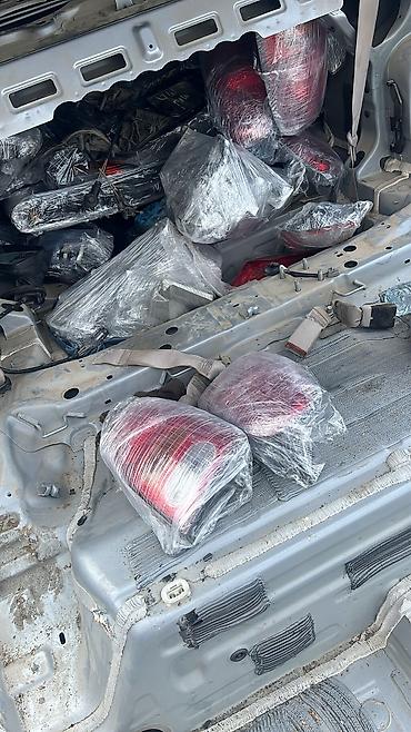 range over: Комплект передних фар Daihatsu Б/у, Оригинал, ОАЭ — 2
