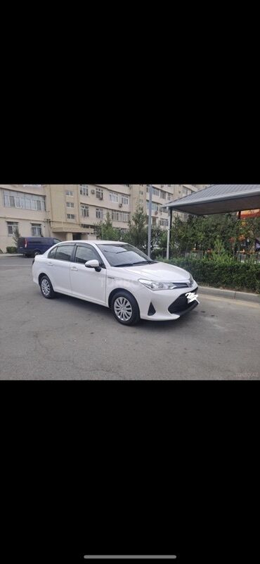 фольксваген поло седан: Toyota corolla(1,5 hybrid ) ici genisdir. Benzin serfiyyati azdir