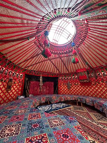 Аренда юрт: Аренда юрты, Каркас Деревянный, 75 баш, Стол, Стулья, Самовар — 2