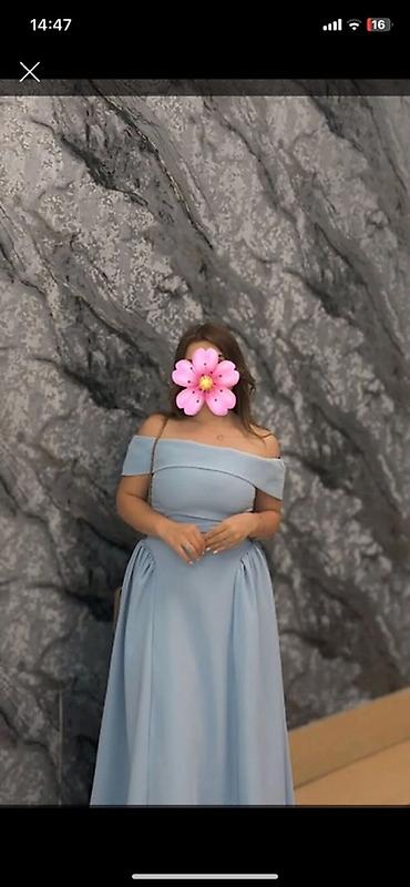se pro: Açıq mavi rəngdə, off-shoulder (çiyinləri açıq) ziyafət donu — 1