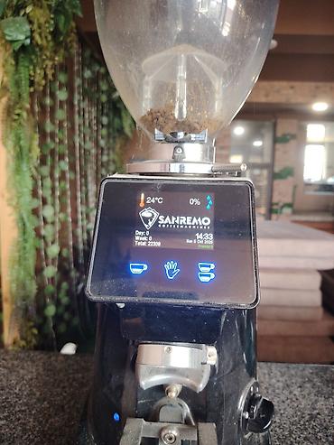 Restoran, kafe avadanlığı: La Cimbali M32 Classic espresso aparatı + Sanremo kofe dəyirmanı — 2