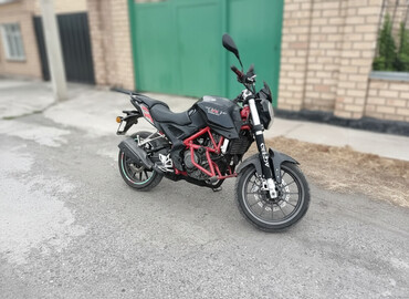 Мотоциклы: Спортбайк 250 куб. см, Бензин, Взрослый — 1